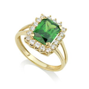 טבעת אבן חן ירוקה מלבנית וזרקונים שקופים מסביב