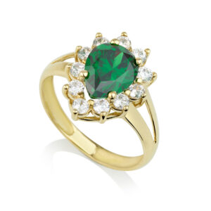 טבעת דיאנה בצורת טיפה מזהב עם אבן ירוקה במרכז על רקע לבן