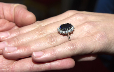 צילום תקריב של טבעת דיאנה המקורית
