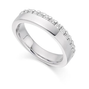 טבעת חתונה עגולה חלקה משובצת יהלומים